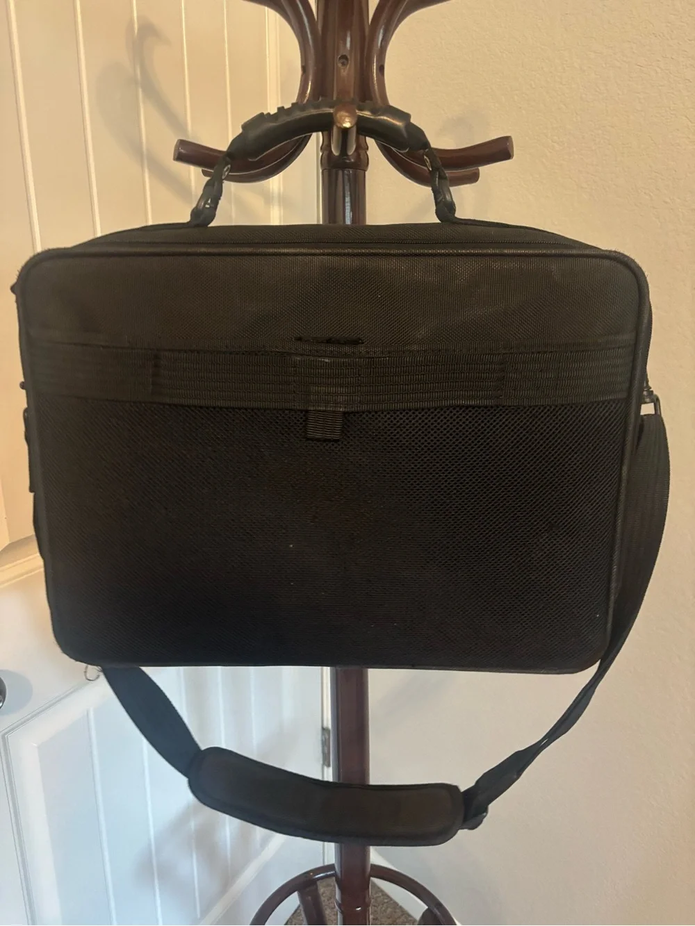 Targus Black and Gray Laptop Briefcase with Front Buckle